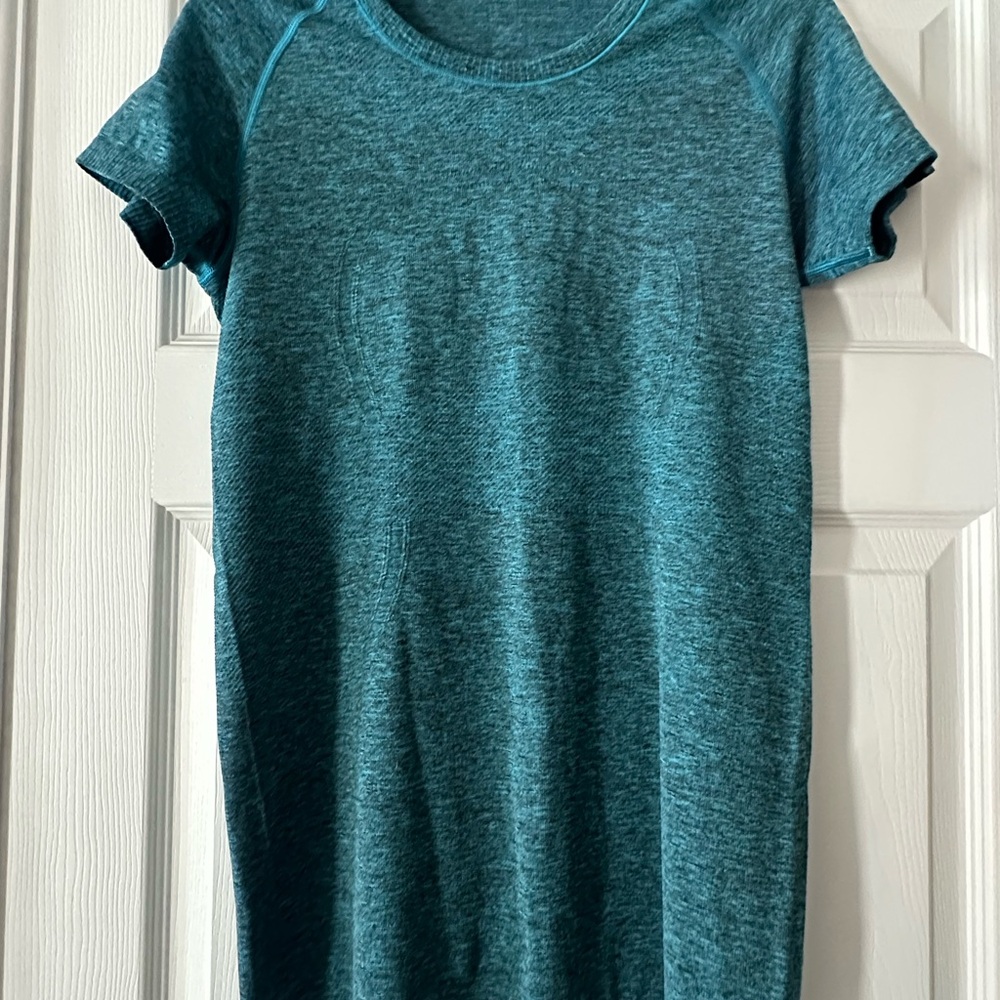 NWOT Lululemon Athletica Swiftly Tech Short Sleeve Shirt- Hip Length Size 10